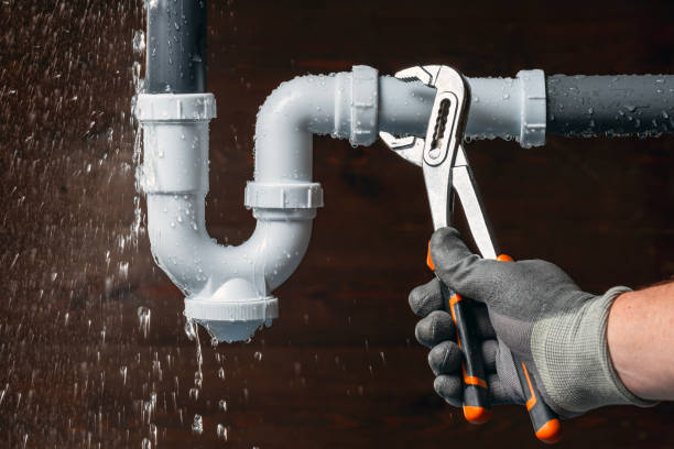 Professional Gas Line Repair technician working in Willits, CA
